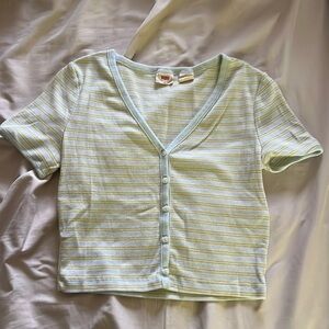 Levi’s v-neck crop top